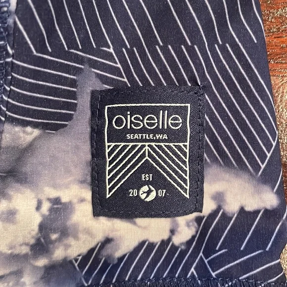 COPY - Oiselle running shorts W’s size 6 blue cloud linear print with built in … - Picture 3 of 3